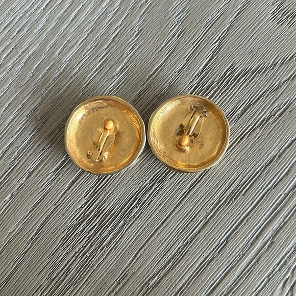 Vintage Chanel Costume Clip-On Earrings - Picture 4 of 6